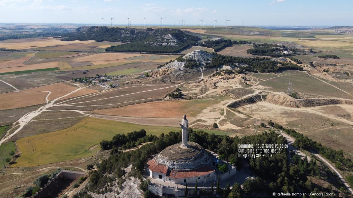 Vista de una ciudad desde lo alto de una monta&ntilde;a

El contenido generado por IA puede ser incorrecto.